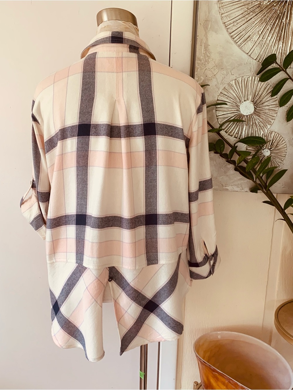 Hester & Orchard  Cotton/Rayon Blend Roll Tab Sleeve High-Low Button up Top XL - Picture 5 of 13